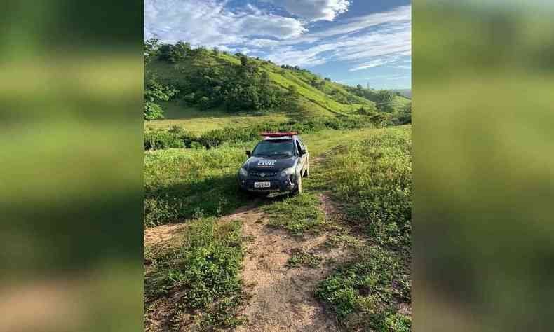 Viatura da Polcia Civil de Minas em zona rural