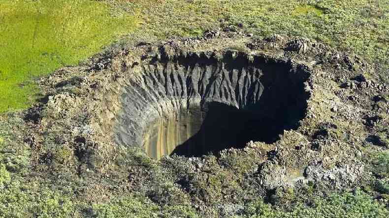 Enormes buracos esto aparecendo no permafrost(foto: Getty Images)