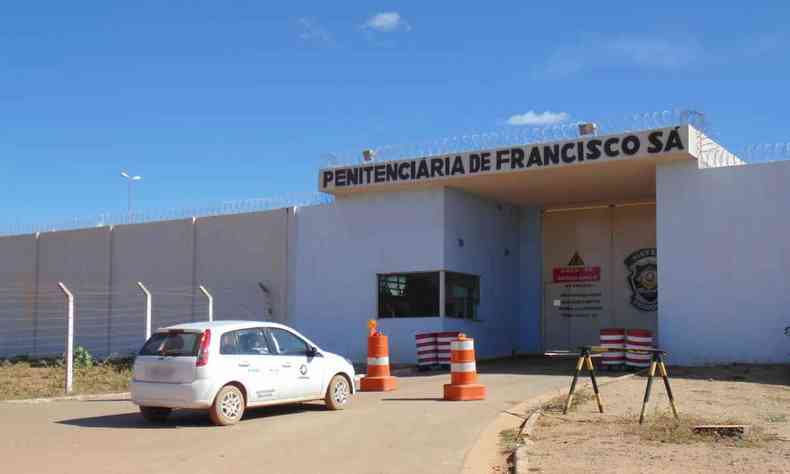 Fachada da penitenciria de Francisco S