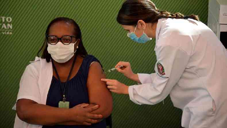 A enfermeira Monica Calazans recebeu a primeira vacina do Brasil(foto: Getty Images)