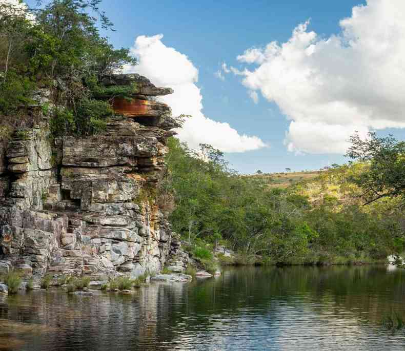 Cachoeira 'Pedro da Capivara'  apenas uma das belezas que podem ser visitadas no Mar de Minas, como  conhecido o Lago de Furnas