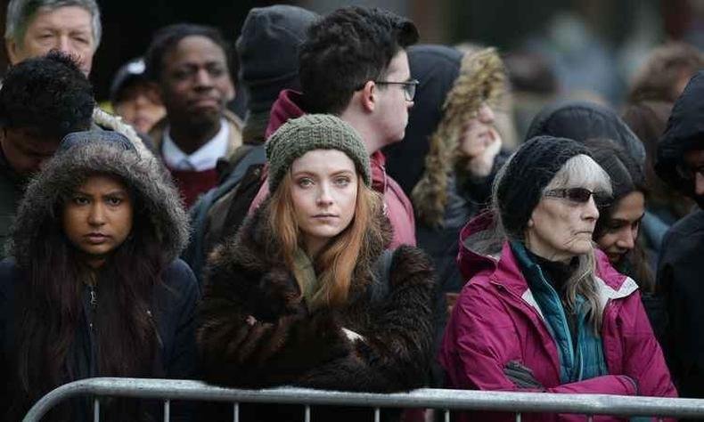 Amigos, familiares e colegas acompanham o funeral do cientista brit�nico Stephen Hawking (foto: DANIEL LEAL-OLIVAS/AFP)