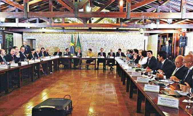 Dilma convocou os 39 ministros para referendar a nova poltica econmica e cobrar dos integrantes do primeiro escalo federal que se faam entender. A oposio reagiu s declaraes da petista (foto: Jos Cruz/ABR)