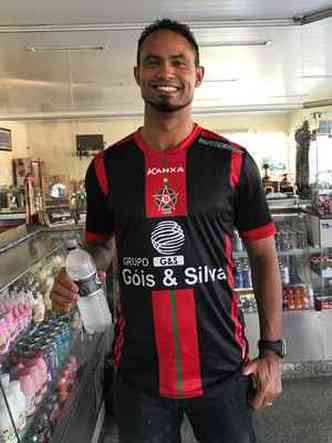 Mais tarde, o goleiro vestiu a camisa do novo clube(foto: Boa Esporte/Divulgao)