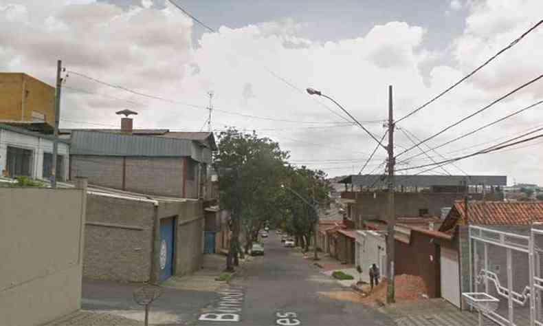 Segundo a polcia, homem disse que aproveitou que os pais no estavam na casa da famlia, no Bairro Industrial, para esconder as drogas(foto: Reproduo da internet/Google Maps)