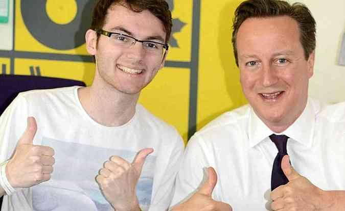 Stephen recebe visita do primeiro ministro britnico David Cameron(foto: Reproduo/Facebook)