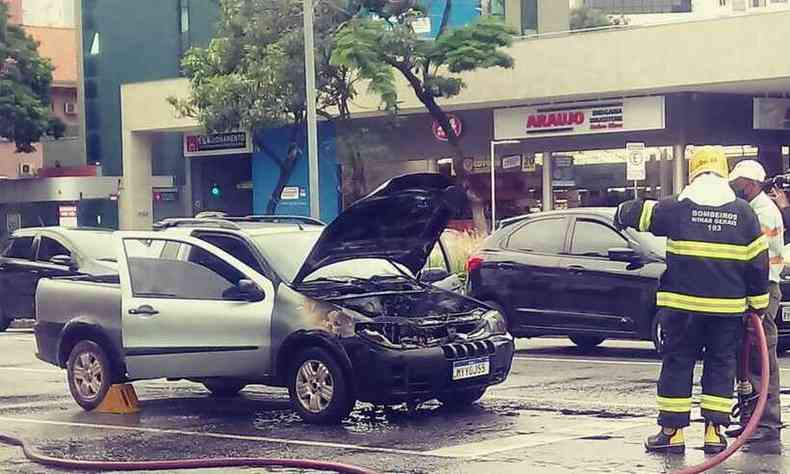 Acidente ocorreu na Avenida Afonso Pena, sentindo Centro (foto: WhatsApp/ Reproduo)