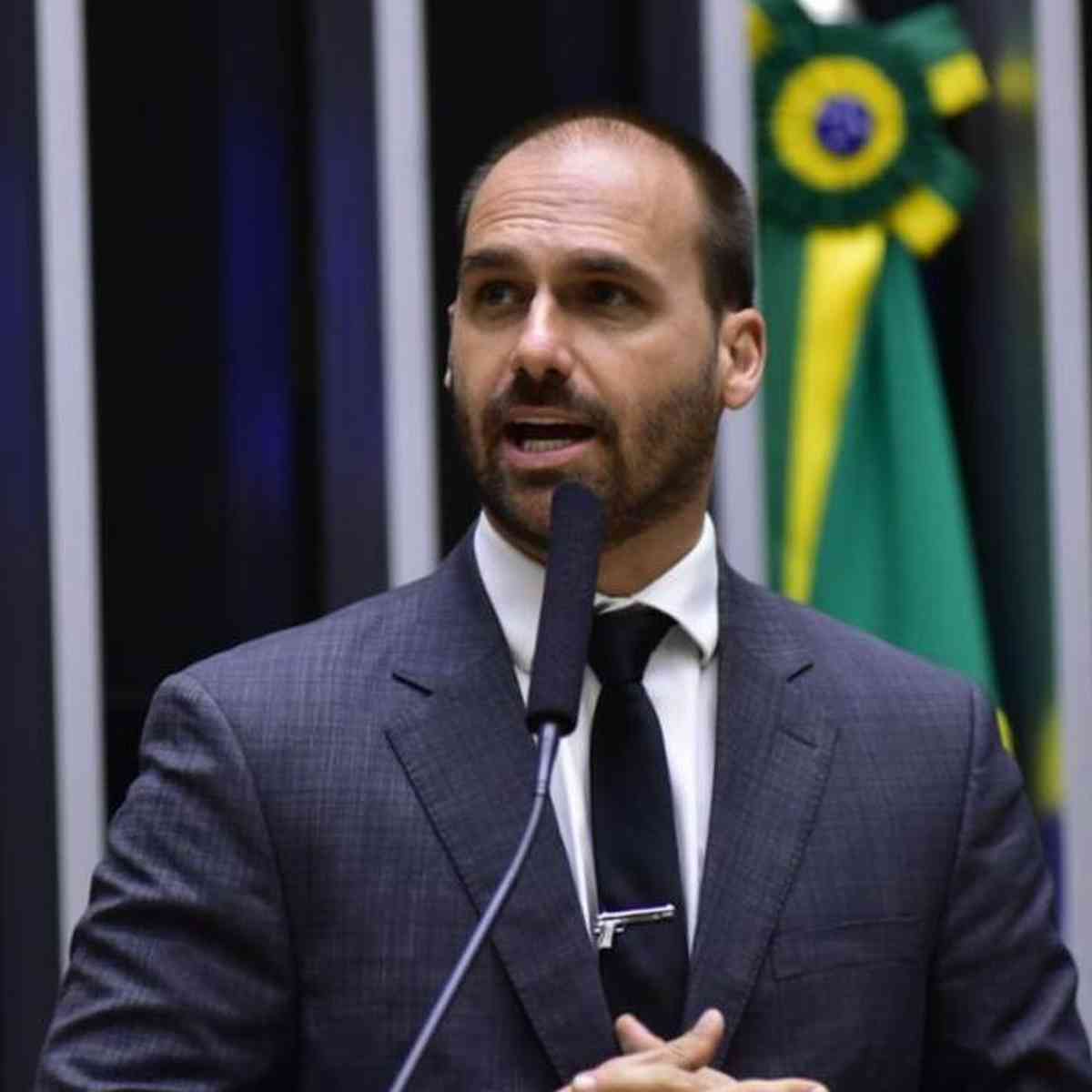 Eduardo Bolsonaro🇧🇷 on X: Eles levantam a bola… daí o PR só corta 🏐   / X