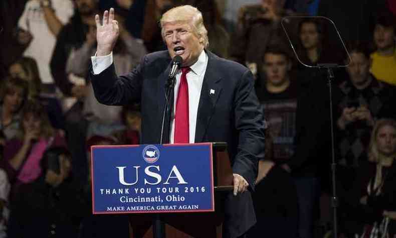 O presidente eleito Donald Trump em seu primeiro comcio em Ohio (Cincinatti) na noite dessa quinta-feira (foto: AFP)