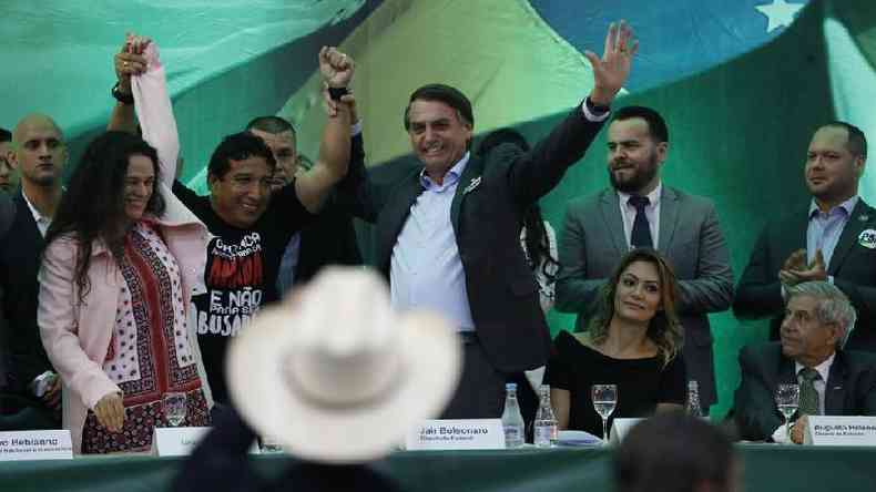 Na convenção de 2018, Bolsonaro posou ao lado do então senador Magno Malta, da deputada estadual Janaina Paschoal e general Augusto Heleno, atual ministro-chege do GSI