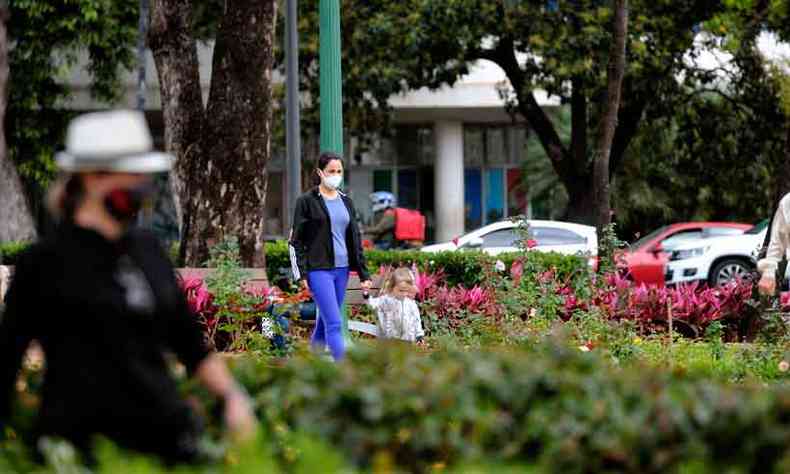 Pessoas com mscaras: pandemia do novo coronavrus leva a mudanas de hbito(foto: LEANDRO COURI/EM/D.A. PRESS - 21/8/20)
