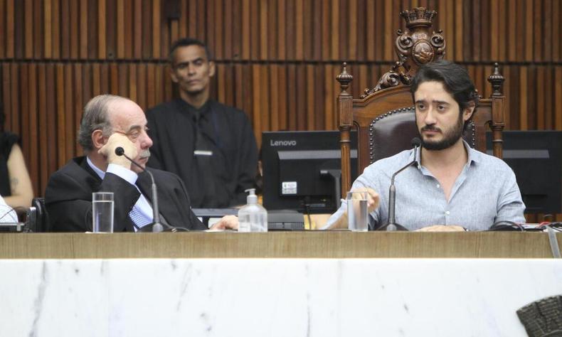 Prefeito Fuad Noman (PSD) junto de Gabriel Azevedo (sem partido) na Cmara municipal de Belo Horizonte