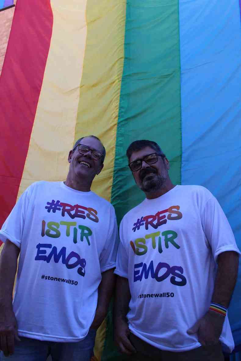 O ativista Marco Trajano,  direita, ao lado do ex-companheiro Oswaldo Braga(foto: Facebook/Reproduo)