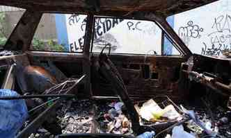 Del Rey abandonado virou depsito de lixo aps pegar fogo(foto: Leandro Couri/EM/DA Press)