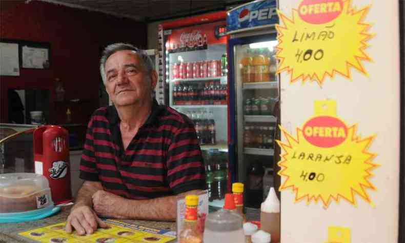Lourival Dorneles comemora as boas vendas em loja de sucos: 