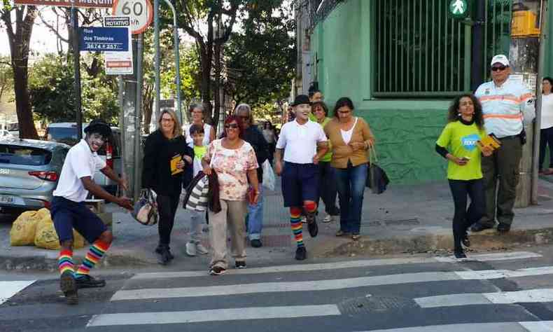 BHTrans realizou aes nesta quinta-feira em Belo Horizonte para orientar pedestres (foto: Paulo Filgueiras/EM/D.A.Press)