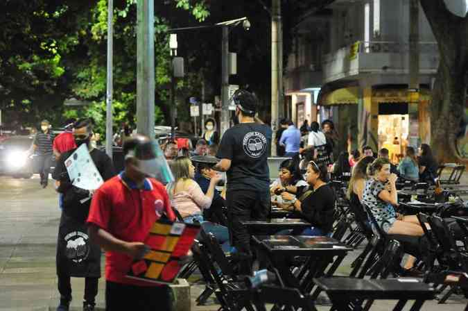 ''Sextou'' na Regio Centro-Sul de BH com volta de clientes aos bares Tlio Santos/EM/D.A Press