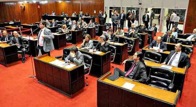 Deciso sobre o fim do benefcio e a sua extenso divide os deputados estaduais (foto: Guilherme Dardanhan/ALMG)