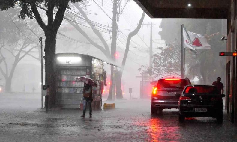 Chuva forte na regio Centro-Sul de BH