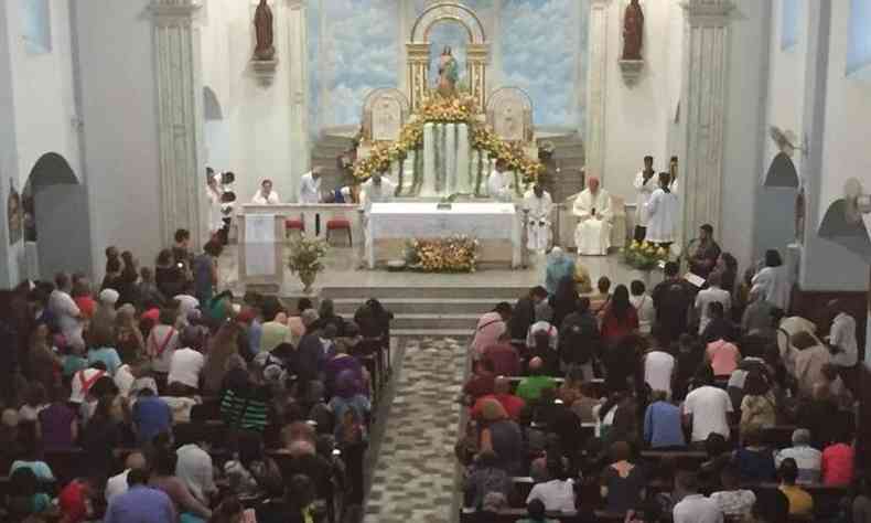 Missa no Santurio Nossa Senhora da Conceio dos Pobres, na Rua Alm Paraba, 152, Bairro Lagoinha(foto: Assessoria de Comunicao da Arquidiocese de BH/ Divulgao)