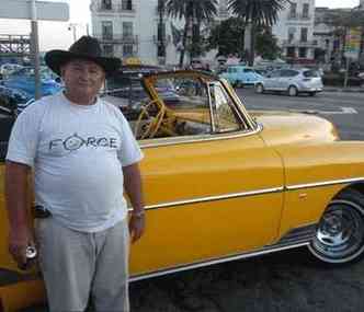 O taxista Ramon Ramrez com seu Chevy 1952: 