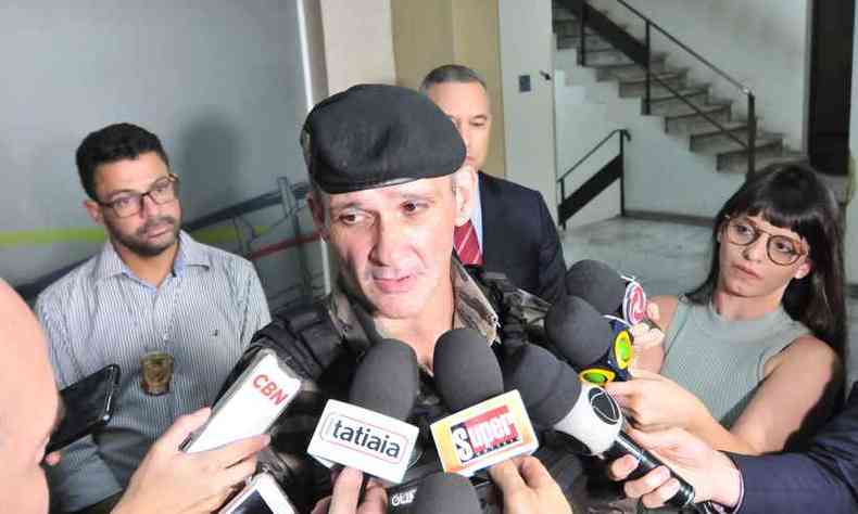 De acordo com o coronel Olímpio Garcia, comandante do policiamento especializado, criminosos agiram com ódio ao saber que vítimas eram militares(foto: Marcos Vieira/EM/D.A Press)