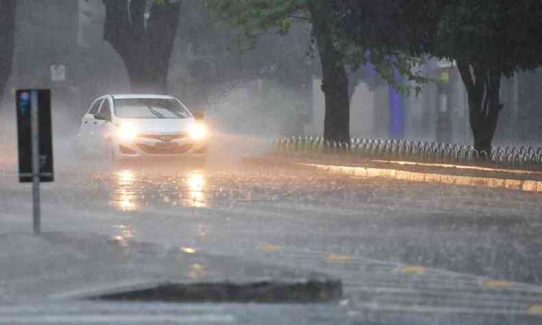 chuva na Regio Centro-Sul de Belo Horizonte