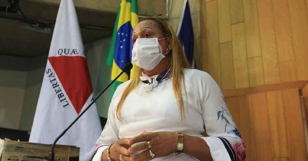 Ex-vereadora detida por exploração de travesti vai ficar mais tempo presa - Estado de Minas