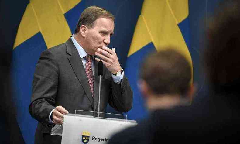 Primeiro-ministro sueco, Stefan Lofven recuou das medidas contrrias aos vizinhos nrdicos Dinamarca, Noruega e Finlndia (foto: (foto: PONTUS LUNDAHL / TT NEWS AGENCY / AFP))