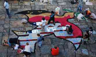 Confeco dos tapetes ser feita a partir das 14h, em frente  Igreja Nossa Senhora do Rosrio(foto: Faop/Divulgao)