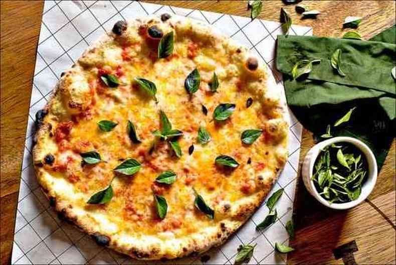 Pizza Pezzi  uma das mais conceituadas dentro da Contorno. Preo em conta atrai(foto: Victor Schwaner/divulgao)