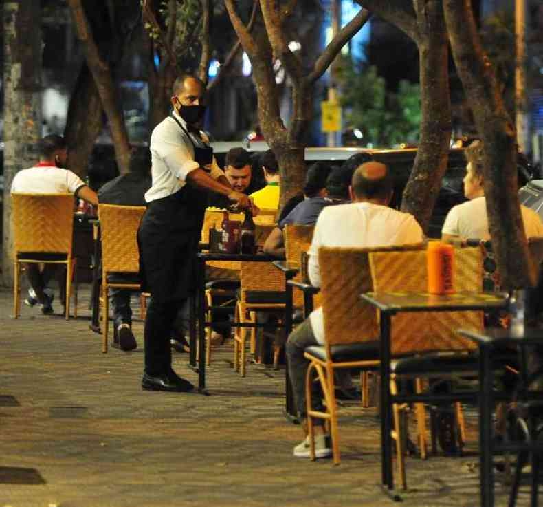 Por ora, bares e restaurantes continuam funcionando apenas em regime de delivery.(foto: Tlio Santos/EM/D.A Press)