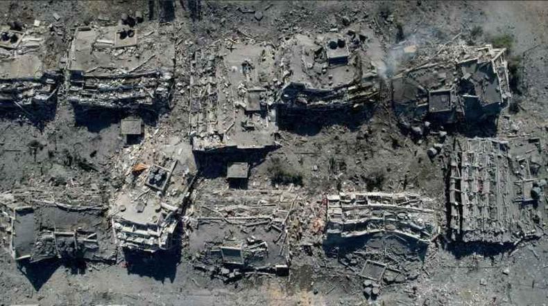 Prédios inteiros foram destruídos em Al Zahra(foto: Reuters) Prédios inteiros foram reduzidos a escombros em Al Zahra.