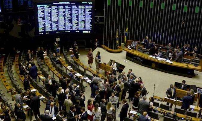 Festas juninas, disputa eleitoral e Copa podem atrapalhar ritmo de votações na Câmara dos Deputados (foto: Wilson Dias/Agência Brasil) Festas juninas, disputa eleitoral e Copa podem atrapalhar ritmo de votações na Câmara dos Deputados (foto: Wilson Dias/Agência Brasil)