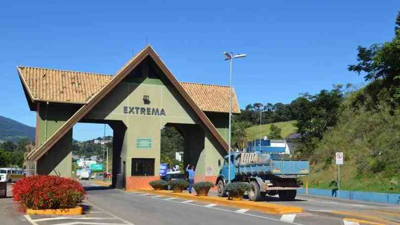 Prefeitura de Extrema criou barreira sanitria e procura controlar doena, diante do exemplo prximo de So Paulo 