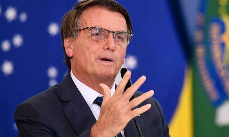 O presidente passou a palavra ao ministro da Economia, Paulo Guedes, em vez de responder perguntas feitas a ele