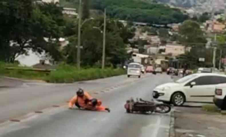 motociclista se acidente na MG-05 por causa de leo na pista