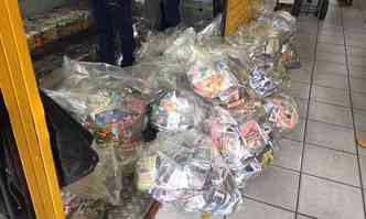 Foram cumpridos 19 mandados de busca e apreenso no shopping popular(foto: Polcia Civil/Divulgao)
