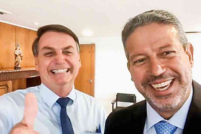 Print de vdeo com Arthur Lira e Jair Bolsonaro sorrindo
