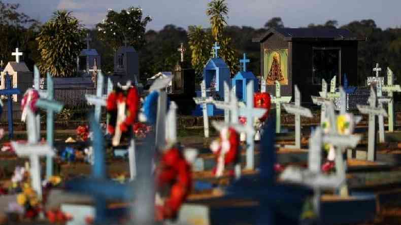 Cemitrio em Manaus: covid-19 j matou mais de 440 mil pessoas no Brasil(foto: Reuters)