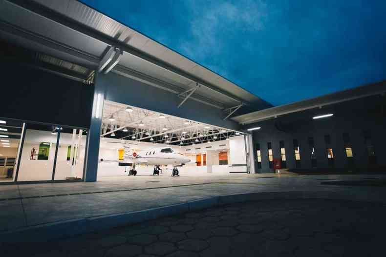 Hangar localizado na unidade So Gabriel, para uso do curso de Engenharia Aeronutica (foto: Raphael Calixto/PUC Minas)