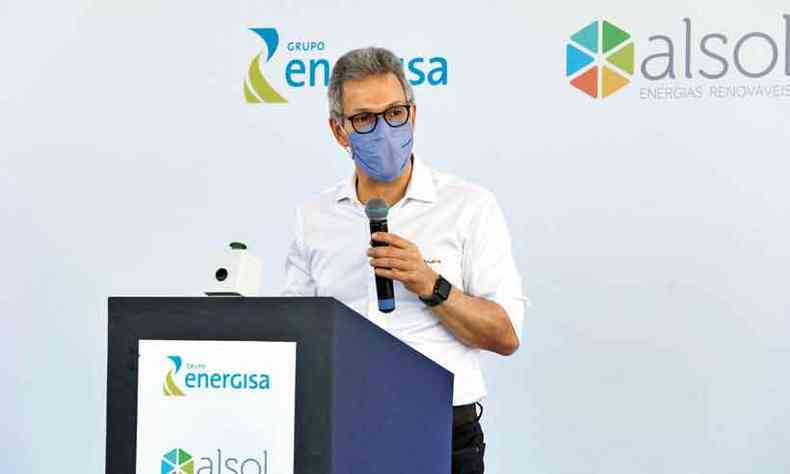 Em Uberlndia, chefe do Executivo inaugurou usina fotovoltaica e defendeu participao da iniciativa privada na gerao de energia (foto: Gil Leonardi/Imprensa MG/Divulgao)
