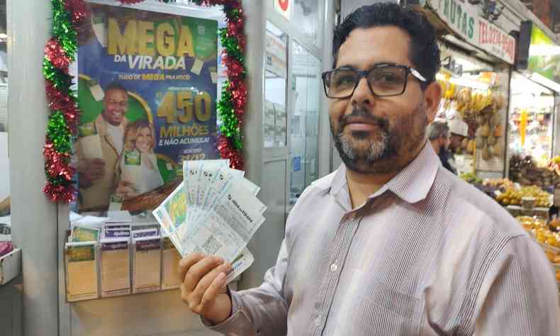 Quarenta e cinco apostadores de dois bolões vão dividir o prêmio de R$ 210  milhões da Mega-Sena - Jornal O Globo