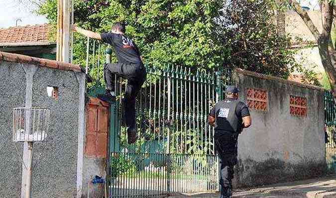 Os mandados comearam a serem cumpridos logo no incio da manh (foto: Polcia Civil/Divulgao)