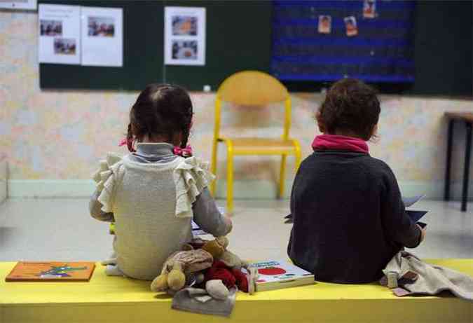 Crianas em escola francesa: relao com a leitura comea muito antes do processo de alfabetizao, dizem especialistas(foto: AFP PHOTO / ERIC CABANIS )