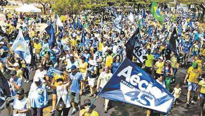 Apoiadores da candidatura do senador Acio Neves esto sendo chamados para sair s ruas hoje com as cores da bandeira brasileira (foto: Bruno Magalhes/divulgao)