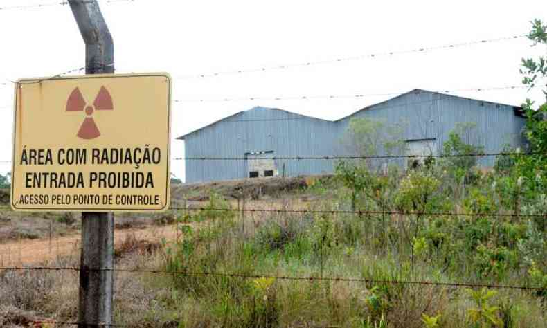 A barragem contm material radioativo relativo  primeira mina de urnio do Brasil(foto: Beto Novaes/EM/D.A Press - 04/02/2011 )