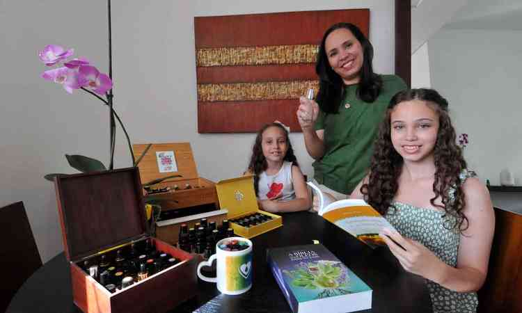 Dentista,Micheline Fonseca com as filhas Ceclia, de 7 anos, e Beatriz, de 13 