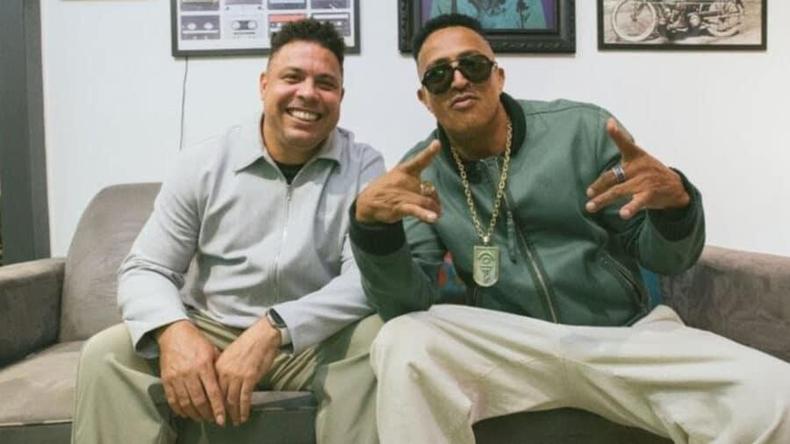 Ronaldo e o rapper Mano Brown, apresentador do podcast Mano a Mano