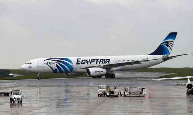 Foto mostra aeronave Airbus A-330 da EgyptAir (foto: AFP/THOMAS SAMSON )